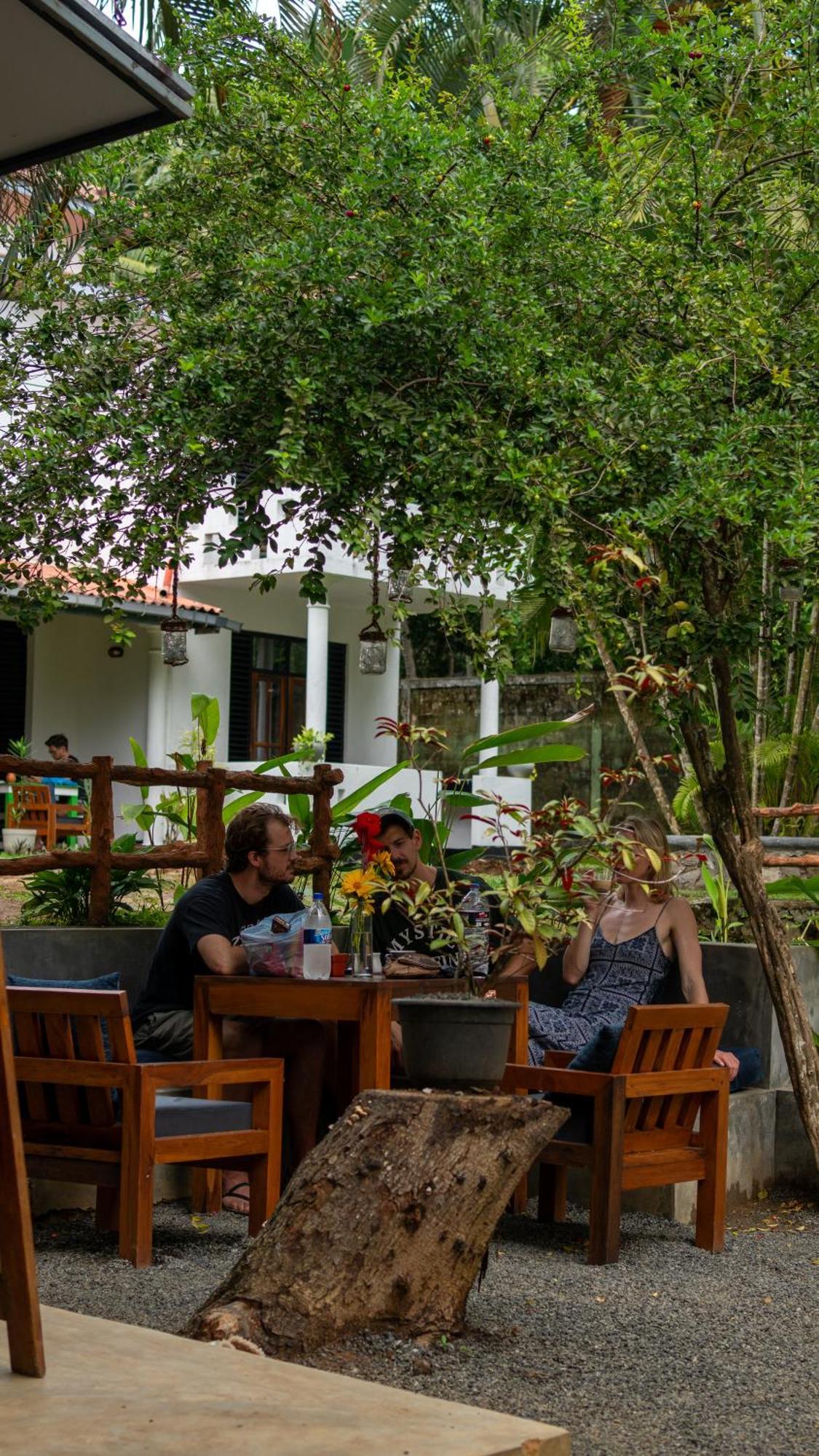 Hotel Surf N Spice - Hiriketiya Dikwella Sur Exterior foto